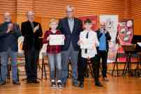 Premios 10 CIGA Junior 2023: 01. D. José Botella Presidente de la Fundación Alhambra Guitarras hace entrega de los premios.